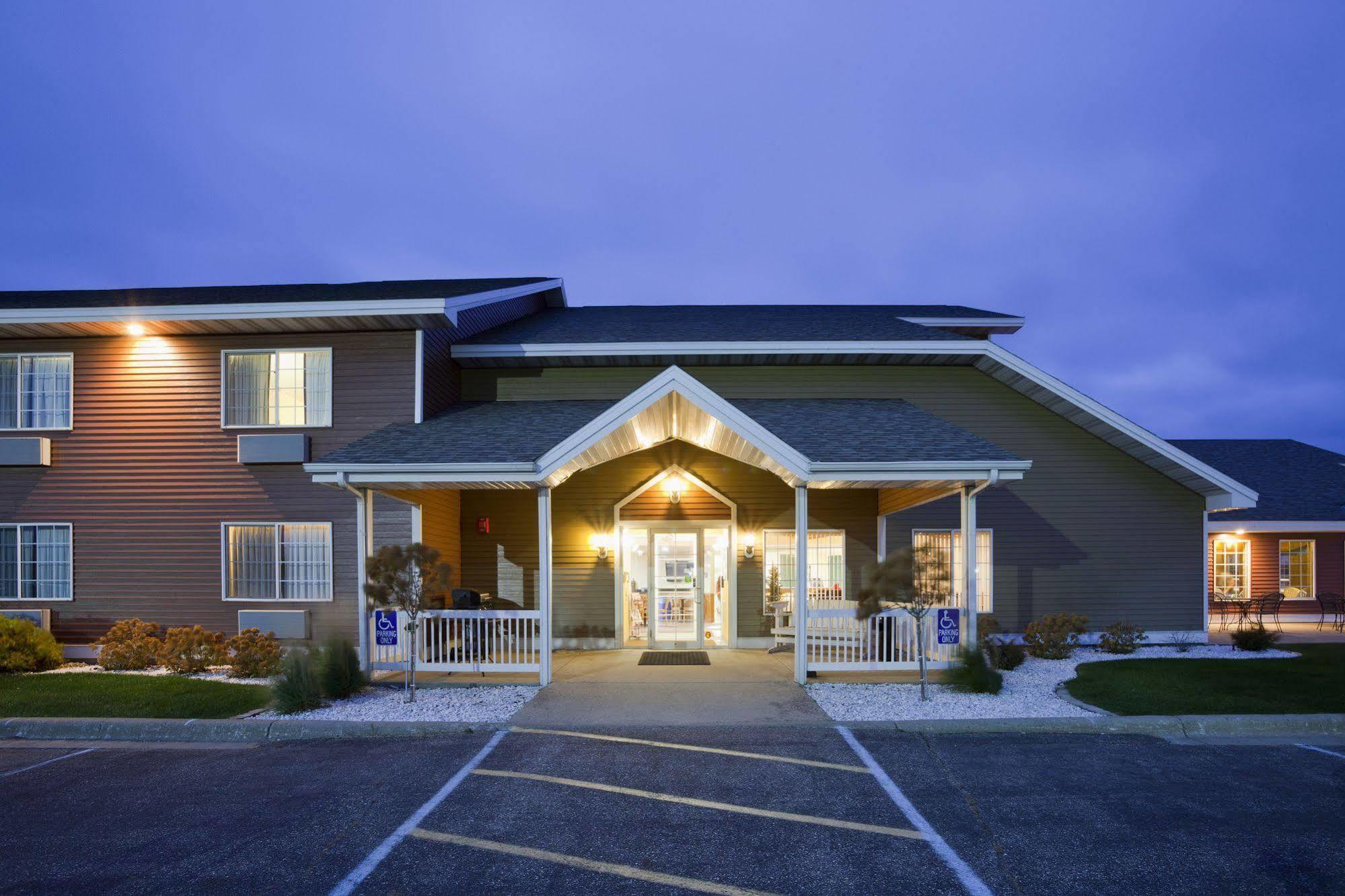 Paynesville Inn & Suites Exterior foto