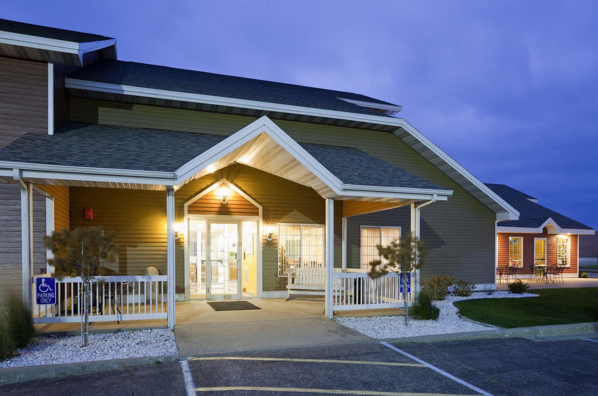 Paynesville Inn & Suites Exterior foto