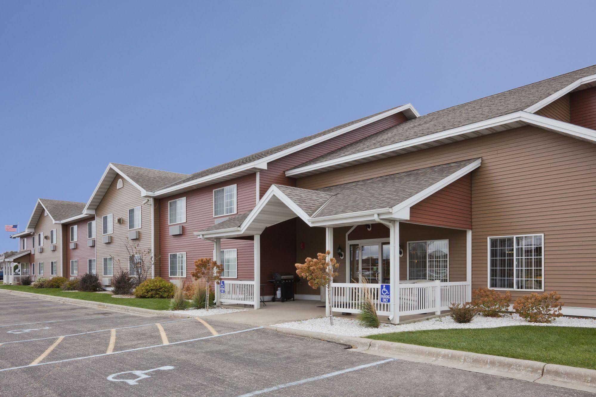 Paynesville Inn & Suites Exterior foto